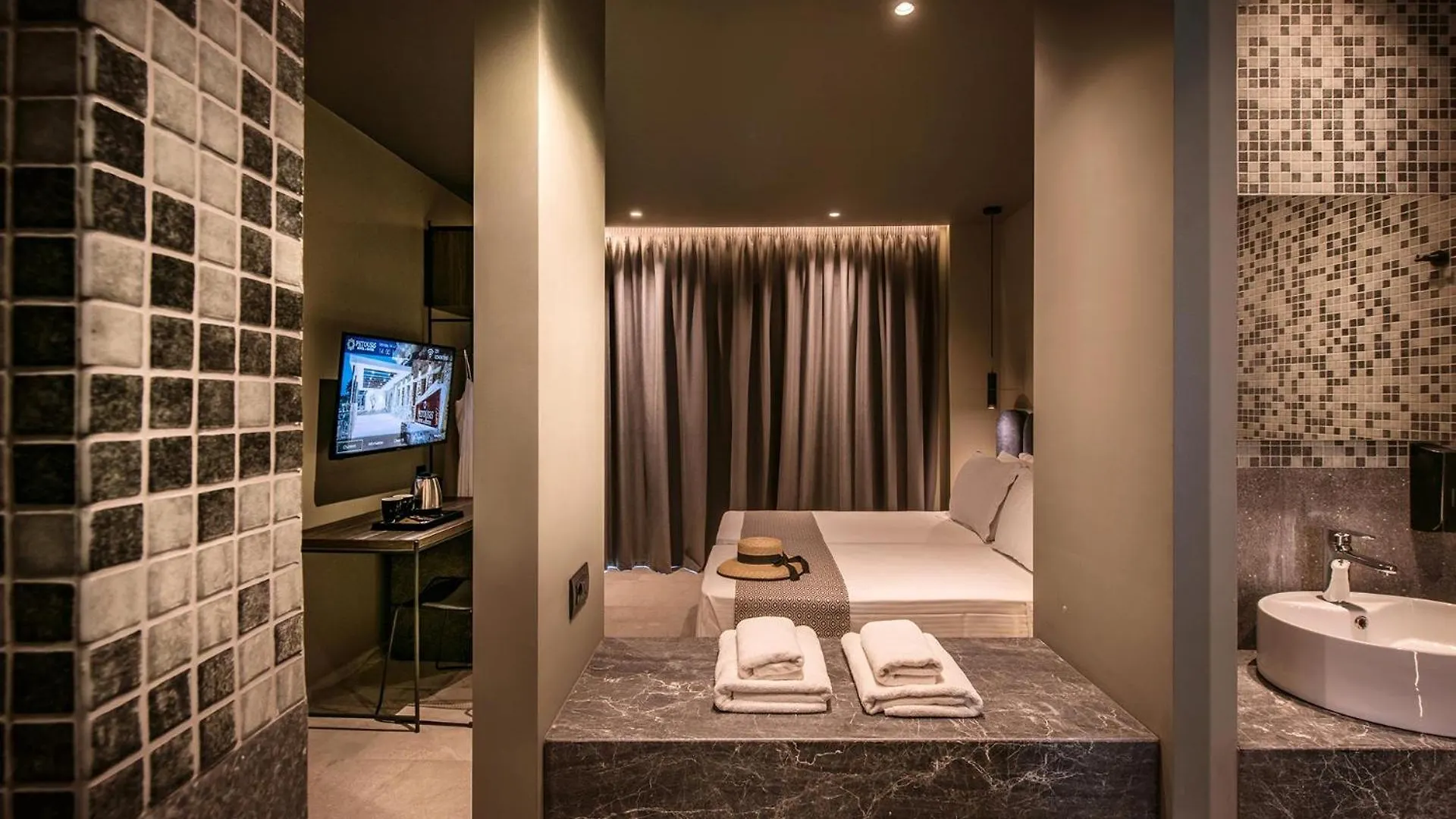 Petousis Hotel & Suites Amoudara  4*, Amoudara (Heraklion) Greece