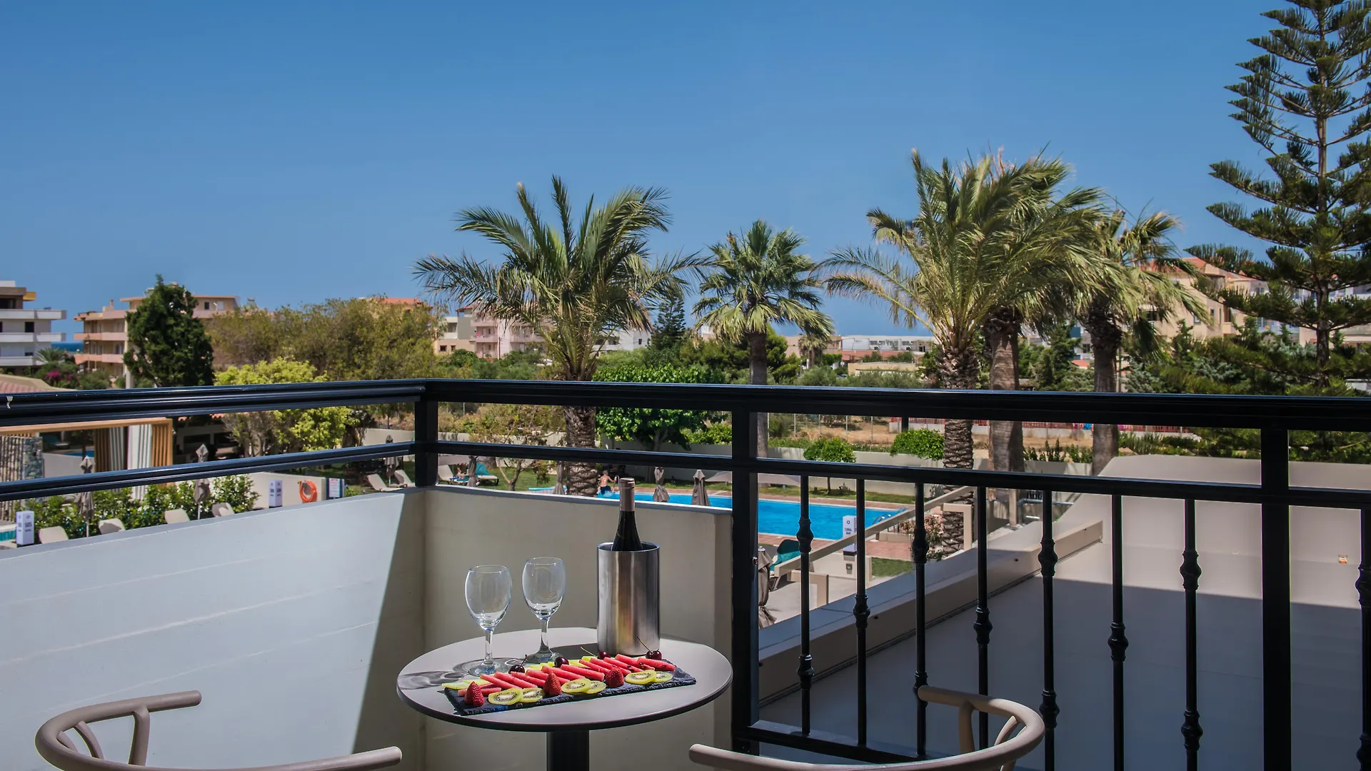 Petousis Hotel & Suites Amoudara