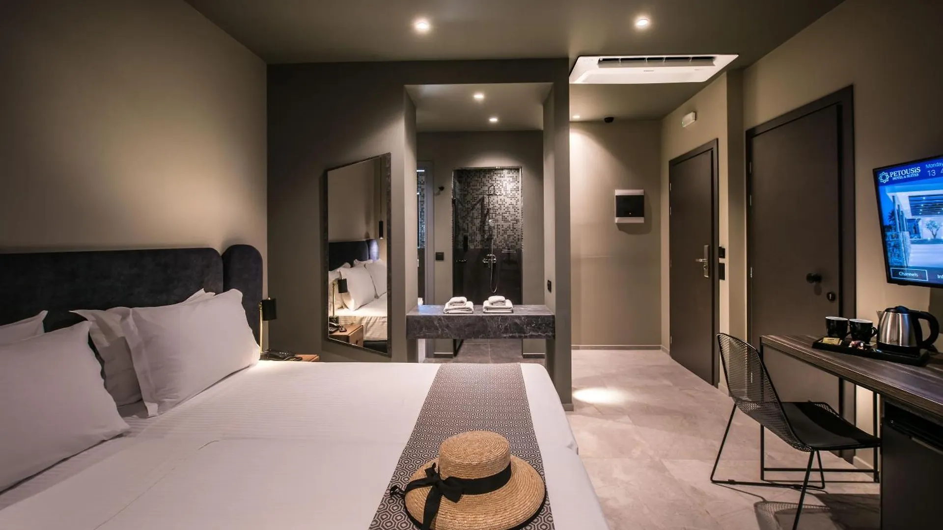 Petousis Hotel & Suites Amoudara