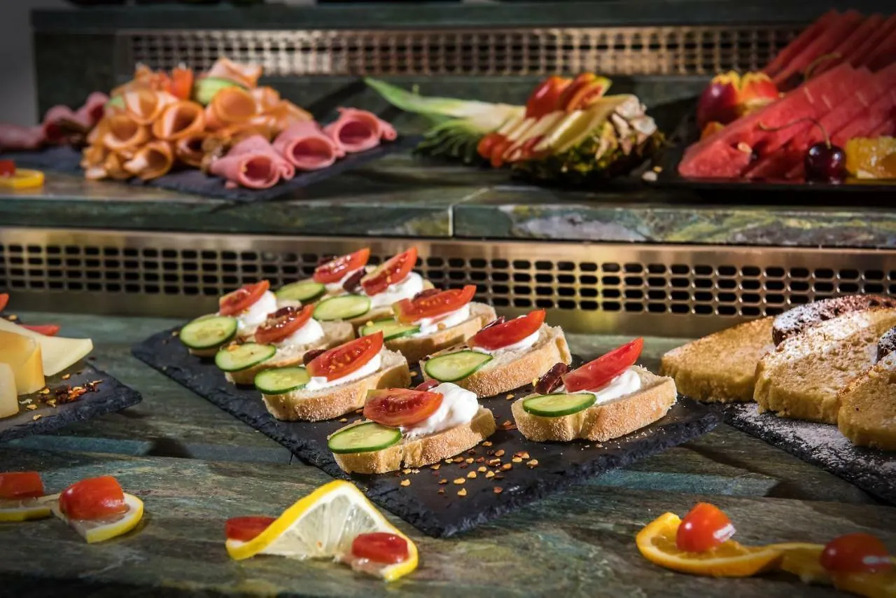 Petousis Hotel & Suites Amoudara